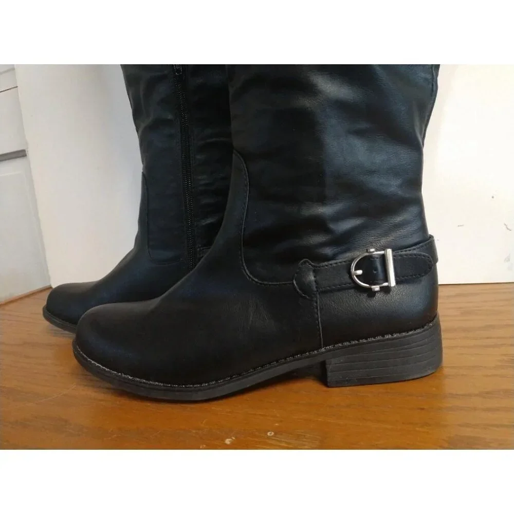 Knee-High Black Leather American Rag AADARRAP Boots 9.5M With Buckle Accents & Z